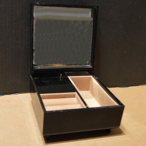 HUMMINGBIRD JEWELRY TRINKET BOX by SAN FRANCISCO MUSIC BOX CO - Picture 3 of 5